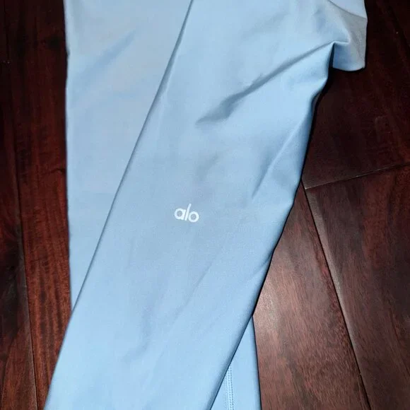 Alo Yoga High-Waist Airlift Legging – Blue Skies | Sculpting Performance Fit - Picture 5 of 5